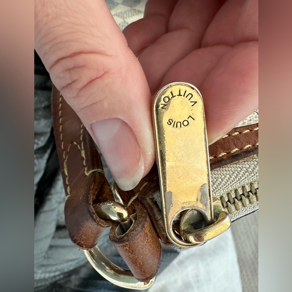 Pre-loved Louis Vuitton white canvas cross body bag. Small version. - Picture 9 of 14